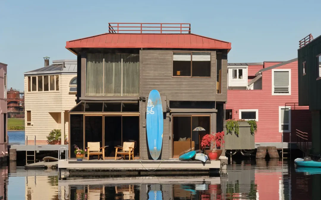 Seattle Waterfront vs Hillside Homes: Design & Construction Considerations